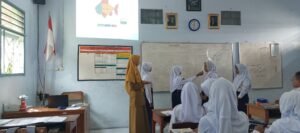 Siswa melakukan percakapan bersambung