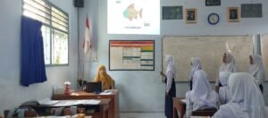 Siswa mendapatkan topik